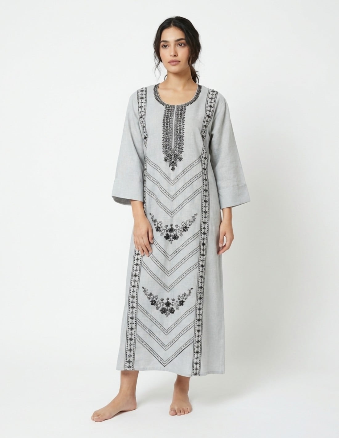 Classic Grey Jalabiya with Geometric Embroidery and Wide Sleeves.