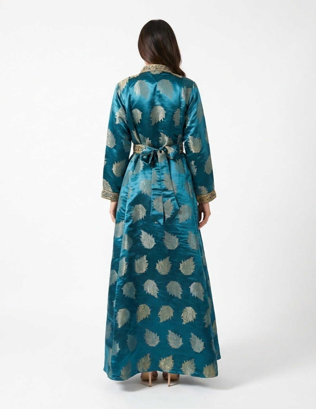 جلابية زرقاء فيروزية فاخرة بتطريز ذهبي