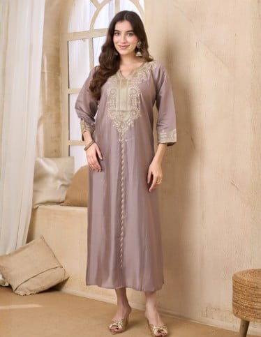 Sophisticated Mauve Jalabiya with Golden Embroidery