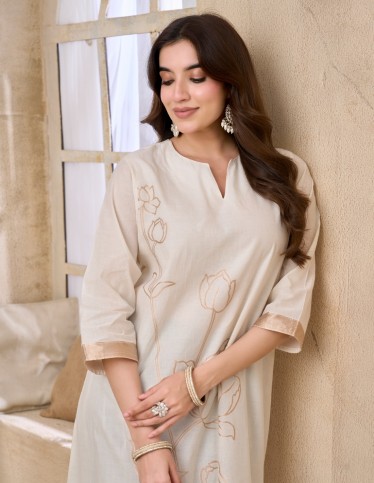 Elegant Off-White Jalabiya with Golden Floral Embroidery