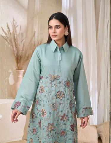 Elegant Embroidered Mint Jalabiya
