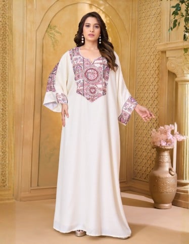 Elegant Off-White Jalabiya with Intricate Patterned Panel