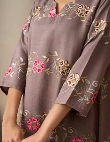 Elegant Floral Mauve Jalabiya