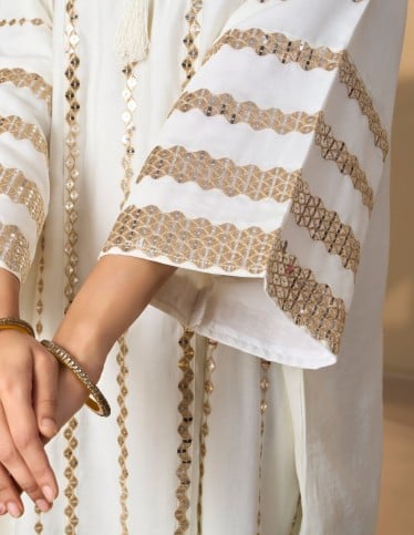 Radiant White Embellished Jalabiya with Tassel