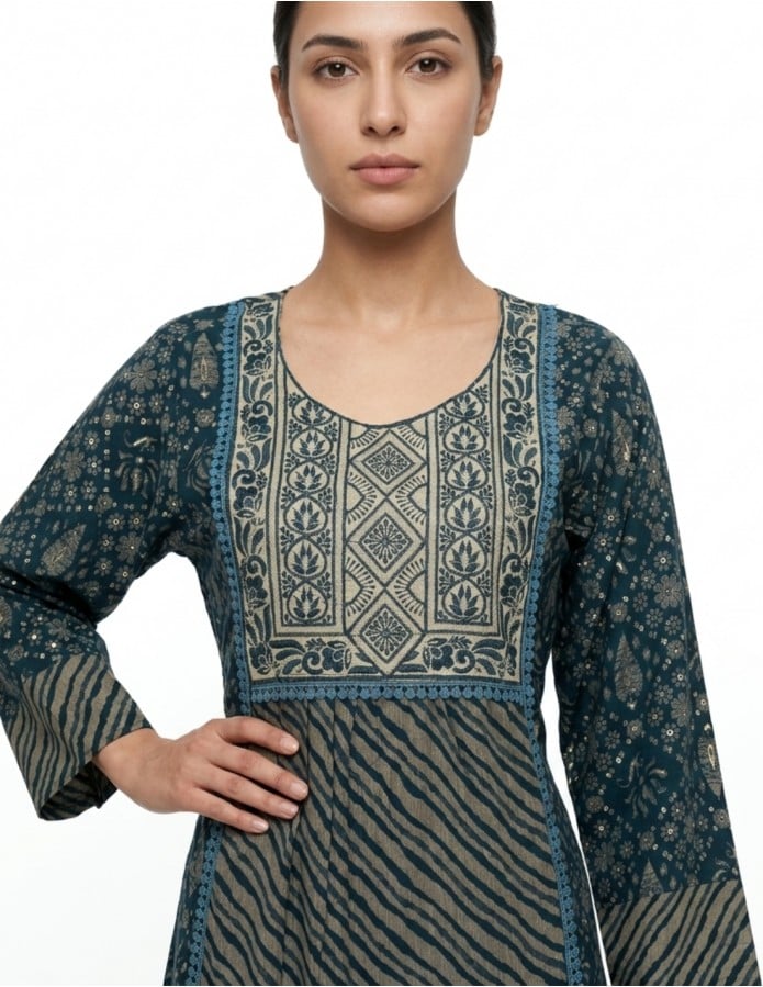 Elegant Patterned Jalabiya with Ethnic Accents